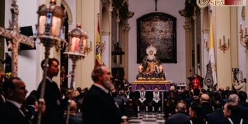 Caridad y Salvación presidieron el Vía-Crucis de las hermandades en el interior de la Castrense