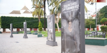 Los mupis del cartel de la Semana Santa llegaron una semana después… y en la Alameda Moreno de Guerra