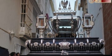Santo Entierro lanza unas huchas colaboradoras para finalizar la ejecución del paso del Cristo Yacente