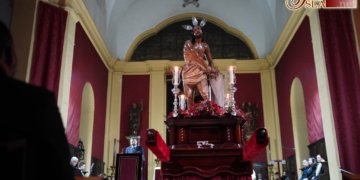La intensa lluvia obligó a realizar el Vía-Crucis de Columna en el interior de la Iglesia Mayor