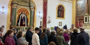 Los isleños abarrotan los templos en las distintas eucaristías de imposición de cenizas