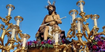 Coronación de Espinas arriesgó… y completó sin incidencias los traslados para presidir el Vía-Crucis jerezano