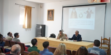 El padre Silvio Bueno abrió la programación de conferencias por el Año Jubilar en el Huerto