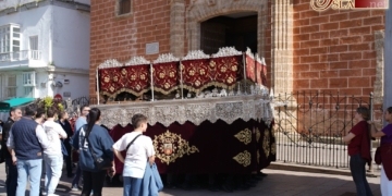 Así llegaba ayer el palio de la Virgen de los Dolores a la Iglesia Mayor