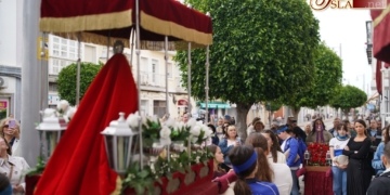 La procesión del Miramar: Con encuentro y petalada