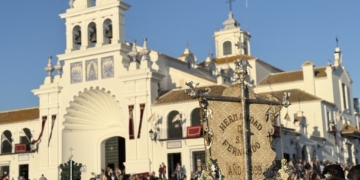 Los rocieros isleños arroparon a su Simpecado en el Rosario extraordinario por el Año Jubilar