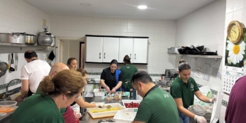 La cocina solidaria del Huerto enciende de nuevo sus fogones tras la Semana Santa