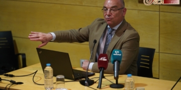 Luque Teruel disertó sobre la Esperanza en el arte ante una treintena de cofrades