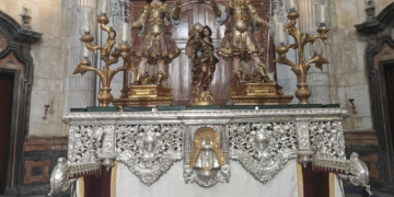 Los Patronos de Cádiz sobre el paso de la Palma para participar en el Corpus de Cádiz