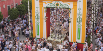 Corpus en Sevilla: Color, calor y costaleros