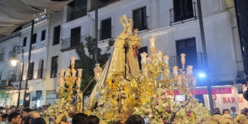 La Virgen del Carmen de Sanlúcar procesionó de manera extraordinaria por los 300 años de su hechura