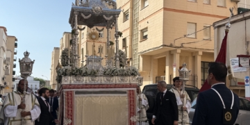 La jerezana Hermandad de la Candelaria celebró ayer su particular Corpus parroquial