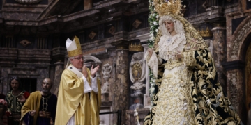 Sevilla corona a la Virgen del Rocío