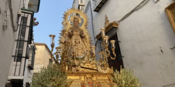 La Virgen de las Nieves procesionó por las calles de Arcos con motivo de su festividad