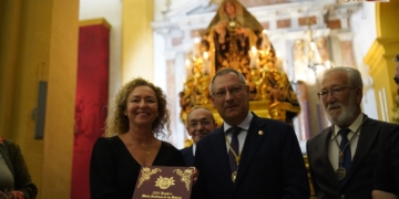 Gelen Castro recibió las pastas como XXV pregonera de la Virgen de los Dolores