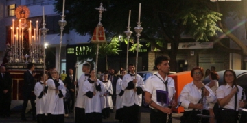 La gaditana Virgen del Amparo presidió el pasado sábado el rezo del Santo Rosario por las calles de la feligresía de San José