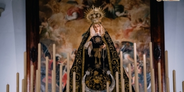 La Virgen de la Esperanza entronizada en el altar mayor de la Castrense para el Triduo de Coronación
