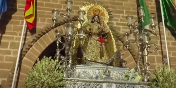 La procesión de la Virgen del Rosario puso el broche final a las fiestas en su honor en Rota