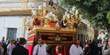 El Señor de la Paz procesionó en Cádiz con motivo de la festividad de Cristo Rey