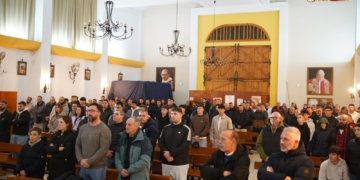 Los cargadores de las cuadrillas de Humildad y Paciencia participaron de su asamblea preparatoria