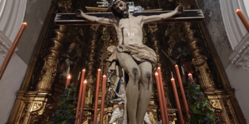 Los besapiés y besamanos del Miércoles de Ceniza abren la Cuaresma en Jerez con profundas muestras de devoción