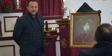 Una fotografía del Nazareno de Sergio Gutiérrez gana el concurso de la peña ‘Templo azulino’