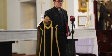 Una conferencia del sacerdote Gonzalo Prados sirvió para conocer la eucaristía en su fondo y sus formas