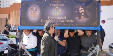 La cuadrilla de la Virgen de las Penas se estrenó en su preparación para el Domingo de Ramos