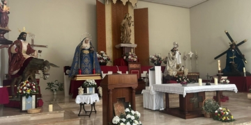 Las imágenes en el altar mayor de la Iglesia de San Marcos en El Puerto ante el riesgo de crecida del Guadalete