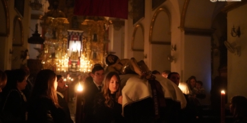 El Santísimo Cristo Yacente regresó a su altar de diario tras una jornada de veneración extraordinaria