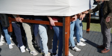 La cuadrilla de hermanos de la Virgen de las Lágrimas comenzó su preparación para el Domingo de Ramos