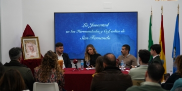 Los jóvenes analizan el mundo cofrade isleño en una mesa redonda
