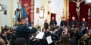 La Banda Sinfónica ofreció un concierto en la Casería con sabor a regreso del Jueves Santo