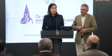 Ayuntamiento y Consejo lanzan una campaña para «respetar a nazarenos y penitentes» evitando «comer y beber» delante de ellos