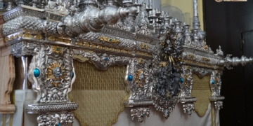 El palio de la Virgen de la Paz comienza a tomar forma a falta de los últimos detalles