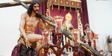 El Vía-Crucis con el Señor de Humildad y Paciencia se celebró en el interior del templo