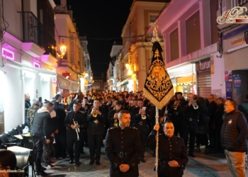 Contra viento y marea: Lágrimas de Dolores en pasacalles y concierto