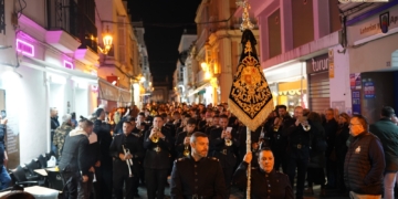 Contra viento y marea: Lágrimas de Dolores en pasacalles y concierto