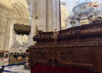 Los pasos de la Hermandad del Perdón ya en la Catedral de Cádiz