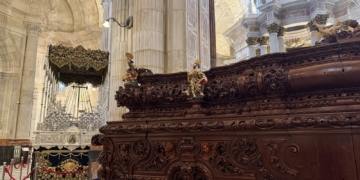Los pasos de la Hermandad del Perdón ya en la Catedral de Cádiz