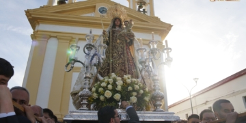 La Virgen del Carmen llegó a la Carraca ofreciendo una imagen para la historia