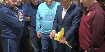 Cesáreo Gutiérrez Pozo recibió el portafolios de su exaltación a la carga en la asociación ‘Los de siempre’