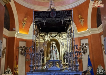 El palio del Carmen de nuevo en su templo para recuperar una estampa histórica