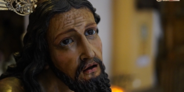 El Señor de Columna en veneración con motivo de su despedida para ser restaurado
