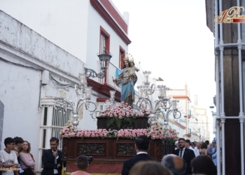 María Auxiliadora procesionó por La Isla en la víspera de su festividad