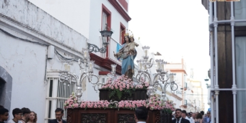María Auxiliadora procesionó por La Isla en la víspera de su festividad