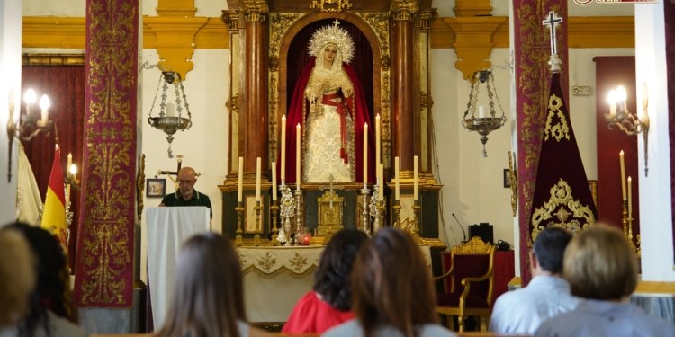 En Desamparados se puso fin al mes de mayo con el rezo del Santo Rosario