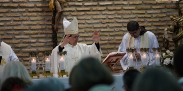 Monseñor Ramón Valdivia presidirá el Pontifical en la Plaza del Rey por el LXXV aniversario de la Coronación del Carmen