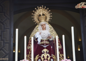Alejandro Ballesteros sustituye a José Muñoz Moreno como vestidor de la Virgen de las Lágrimas