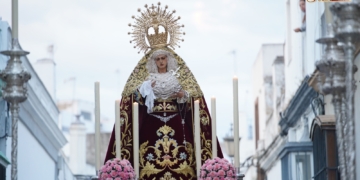 La Virgen de las Lágrimas recorrió la feligresía de la Iglesia Mayor en Rosario de antorchas